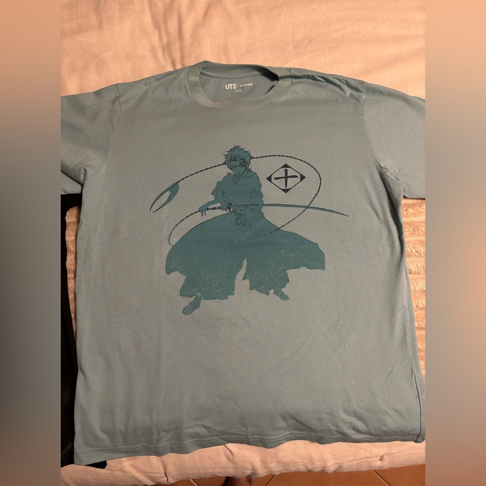 Uniqlo “Bleach” T Shirt size Large - unworn